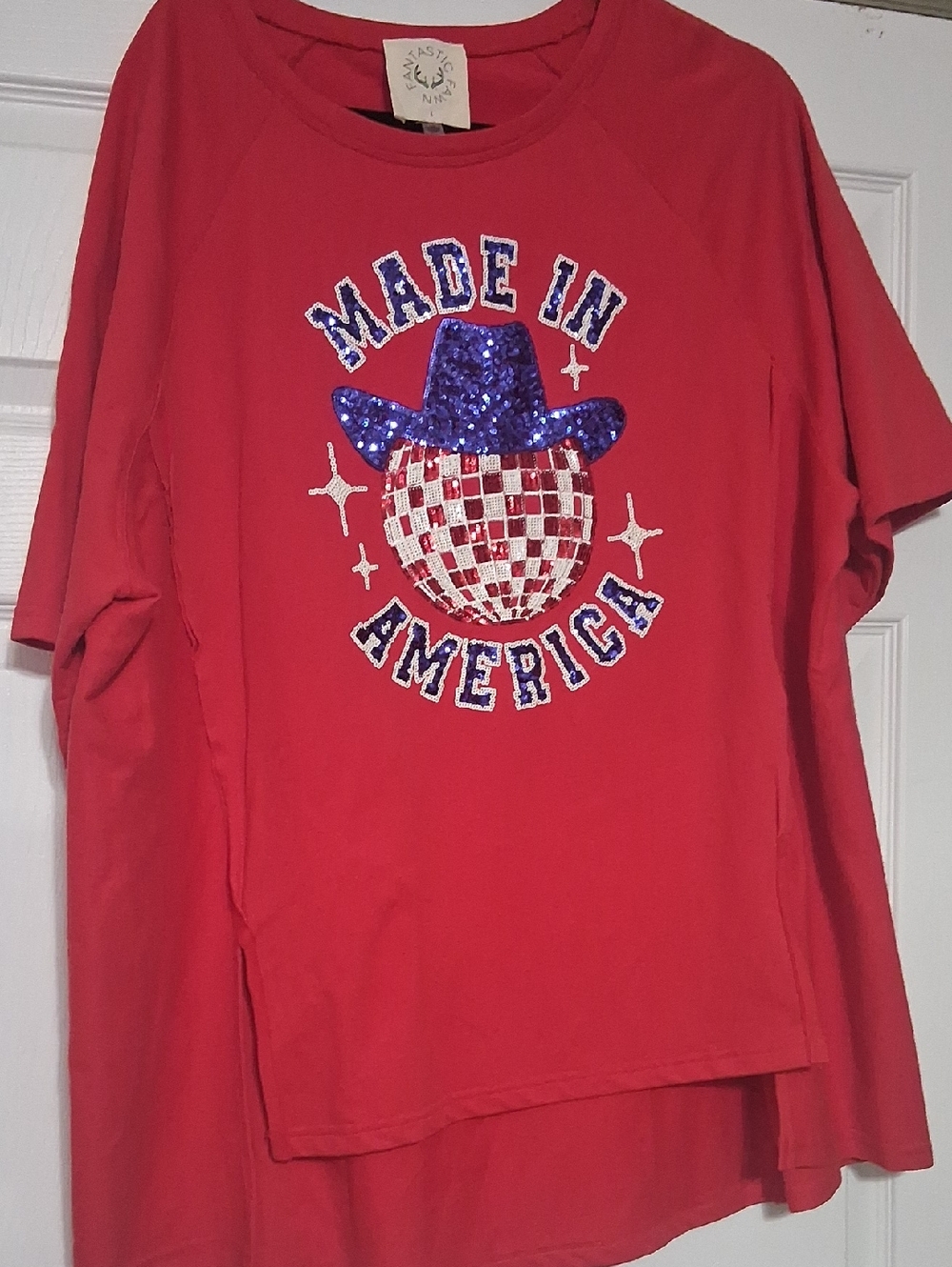 Fantastic Fawn Red Short Sleeve Tee with Sequin Cowboy Hat Graphic Sz L $25